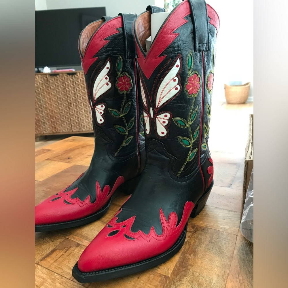 NWOT Montana West Black and Red Embroidered Heeled Boots